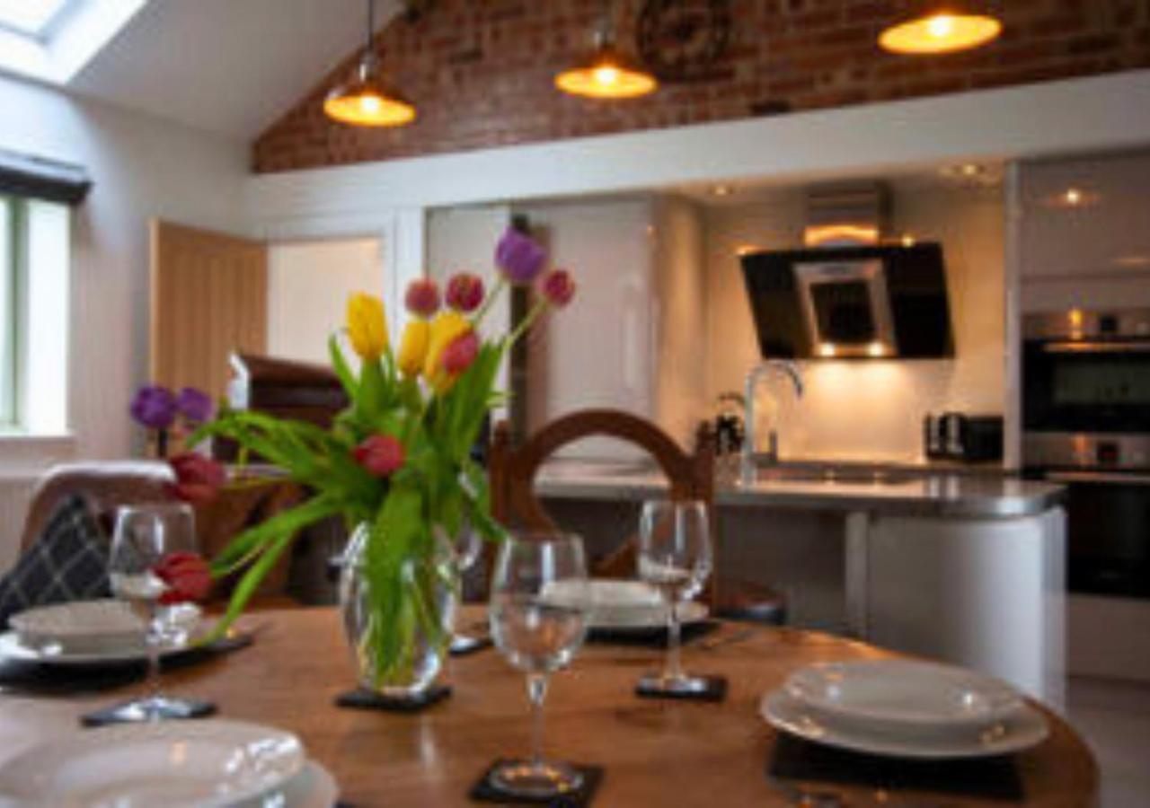 Bowland Breaks-A Luxury Barn Conversion With Optional Hot Tub, Log Burner And Countryside Views ロングリッジ エクステリア 写真