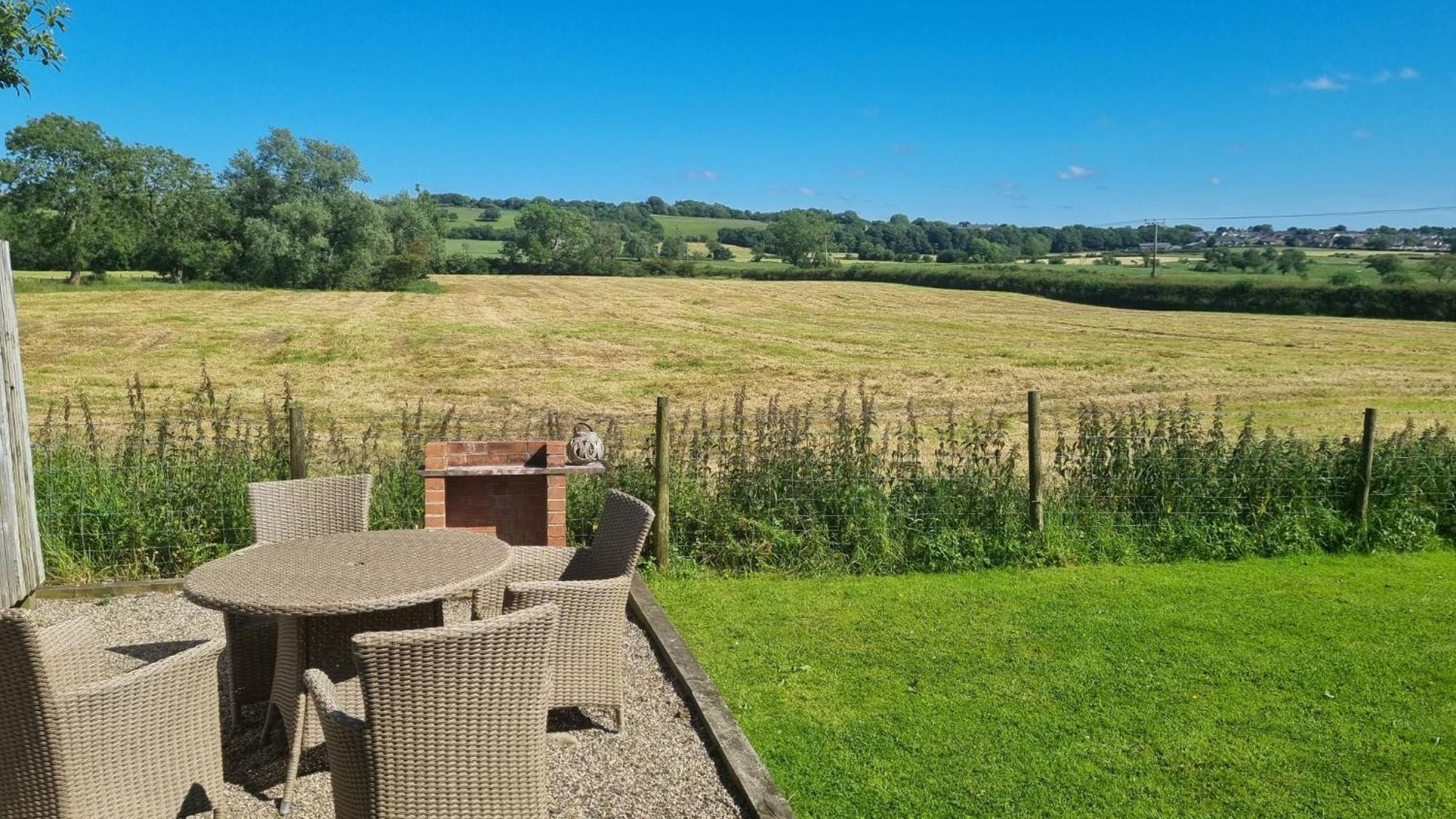 Bowland Breaks-A Luxury Barn Conversion With Optional Hot Tub, Log Burner And Countryside Views ロングリッジ エクステリア 写真